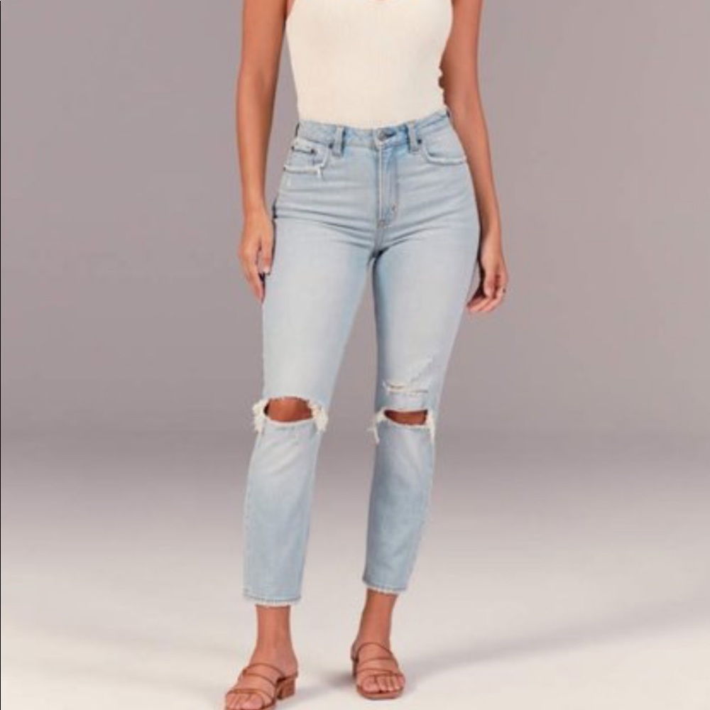 Abercrombie & Fitch The Mom High Rise Curve Jeans